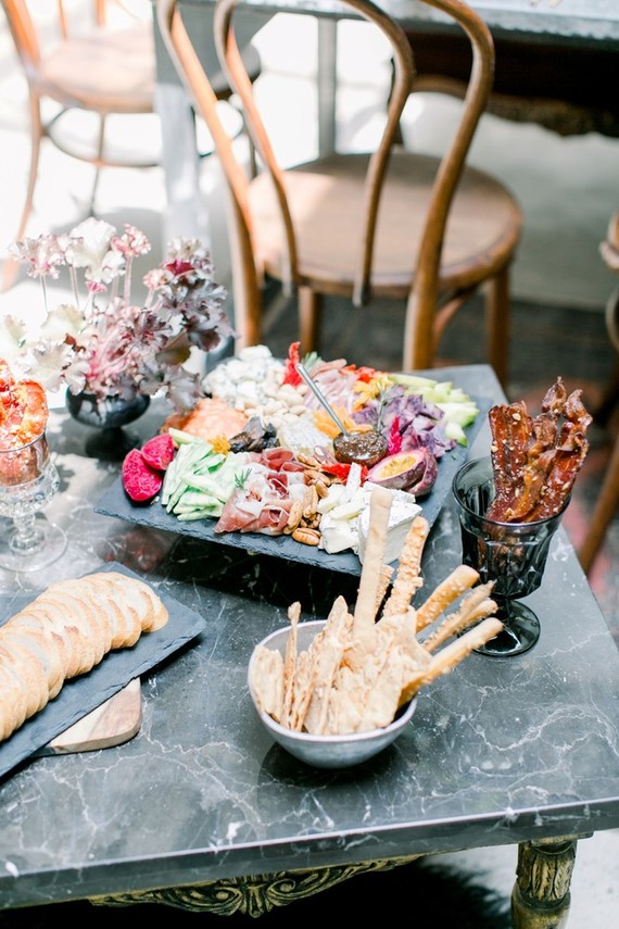 Game of Thrones wedding vibes in this darkly elegant dinner party