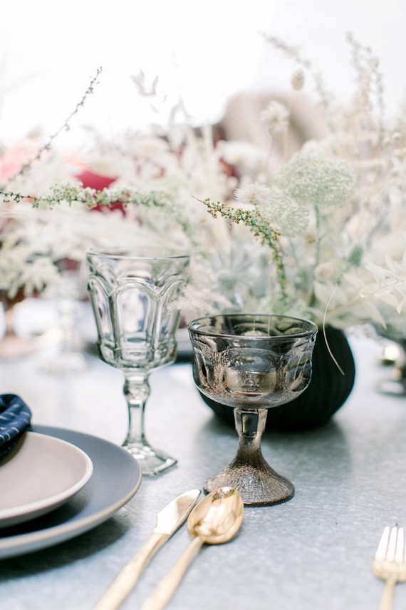 Game of Thrones wedding vibes in this darkly elegant dinner party