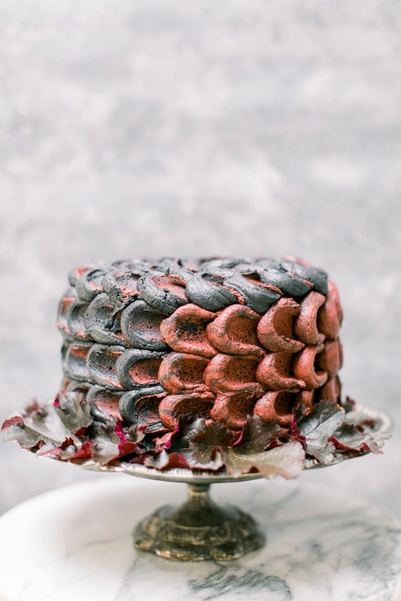 Game of Thrones wedding vibes in this darkly elegant dinner party