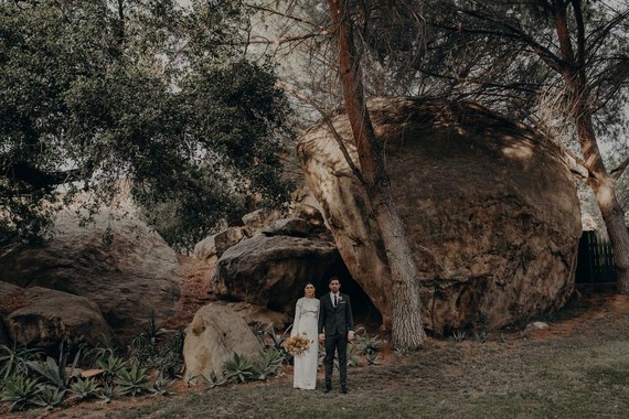 Minimal modern fall wedding at Hummingbird Nest Ranch with ALL dried flowers