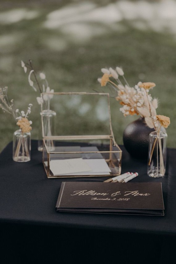 Minimal modern fall wedding at Hummingbird Nest Ranch with ALL dried flowers