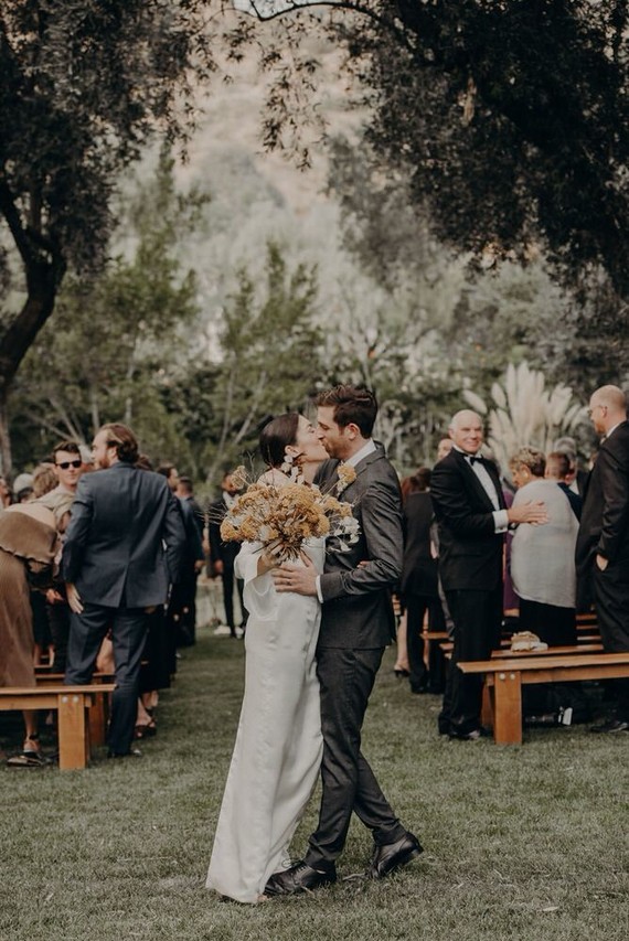 Minimal modern fall wedding at Hummingbird Nest Ranch with ALL dried flowers
