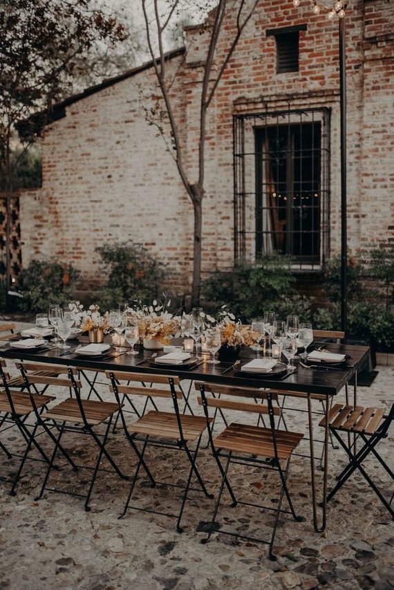 Minimal modern fall wedding at Hummingbird Nest Ranch with ALL dried flowers
