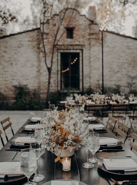 Minimal modern fall wedding at Hummingbird Nest Ranch with ALL dried flowers