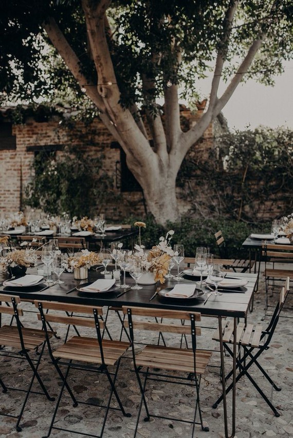 Minimal modern fall wedding at Hummingbird Nest Ranch with ALL dried flowers