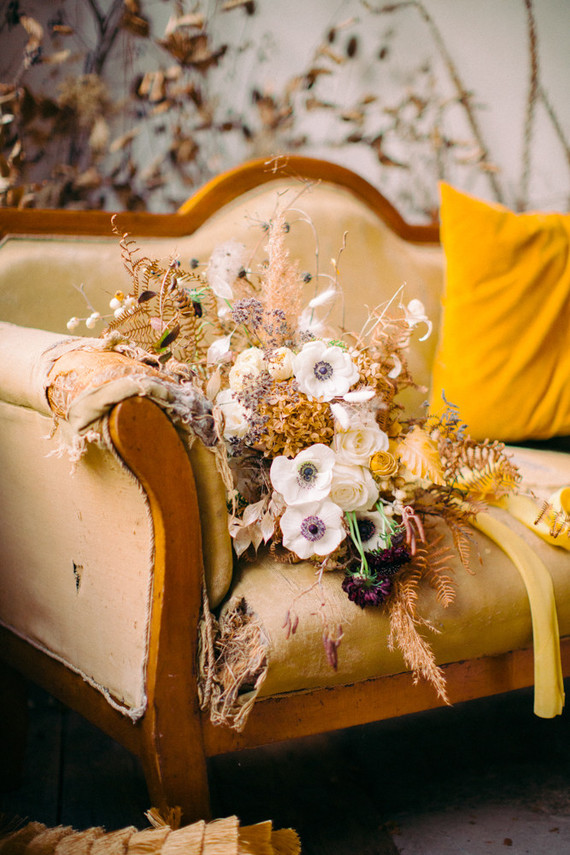 Delicate earth tone fall wedding ideas with dried flowers and lots of white