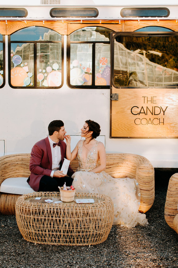Trolly Car wedding portraits Inspiration