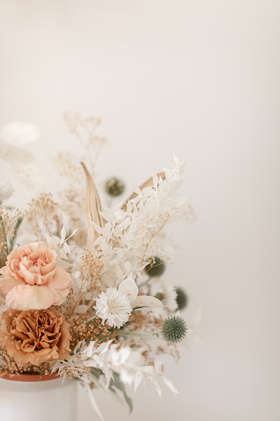 summer baby shower with dried florals