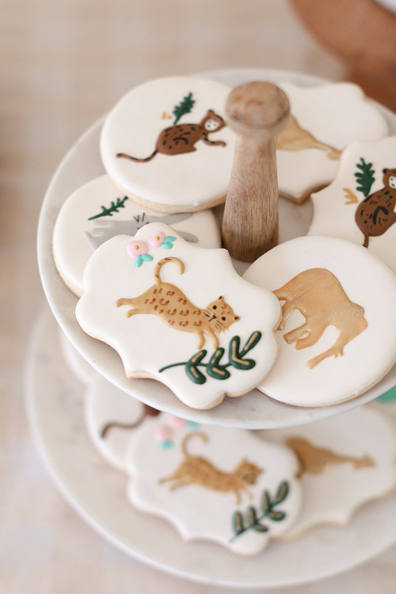 summer baby shower with dried florals