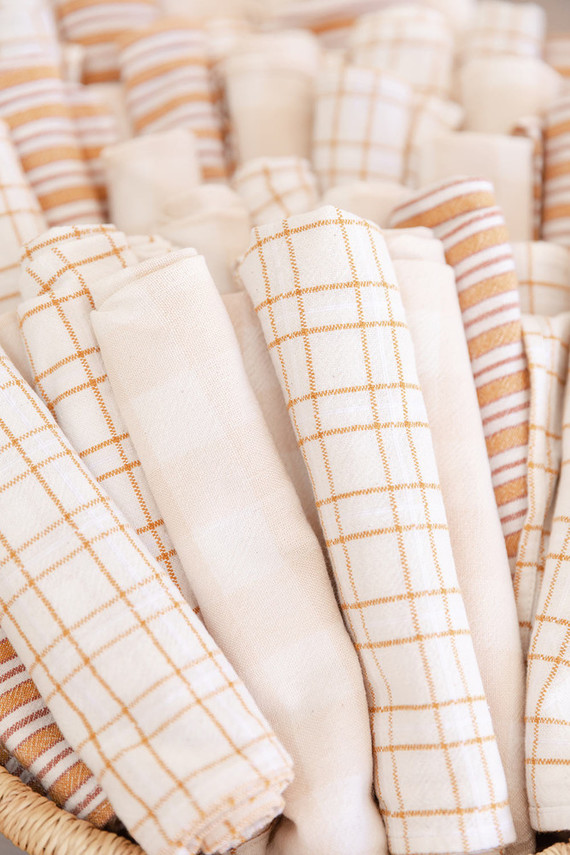 summer baby shower with dried florals