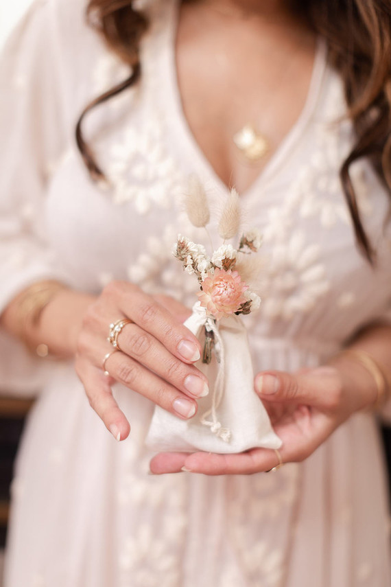 summer baby shower with dried florals