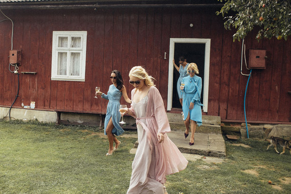 Bridal party getting ready