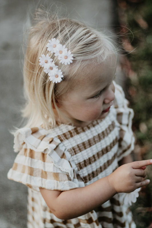 Daisy hair clips