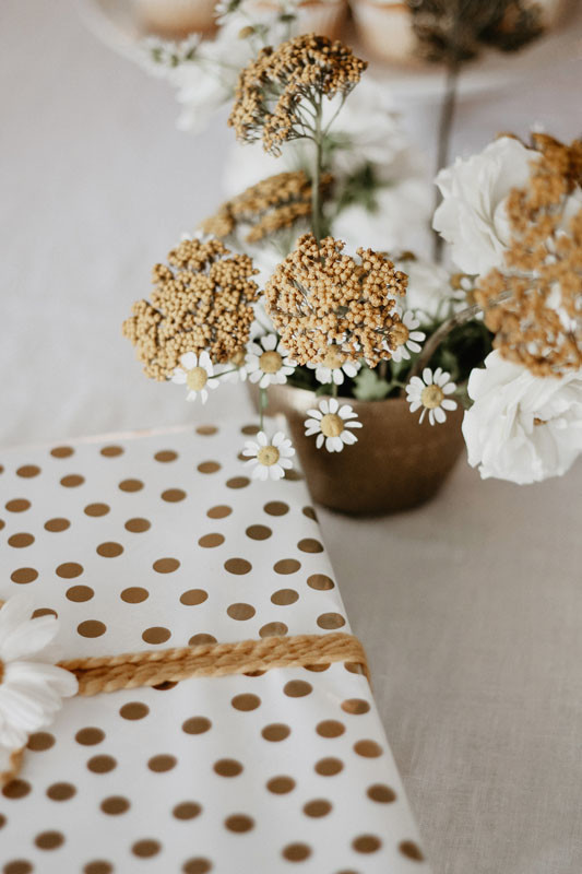 Quincy Maeâ€™s daisy inspired 2nd birthday from Kelli Murray Inspiration