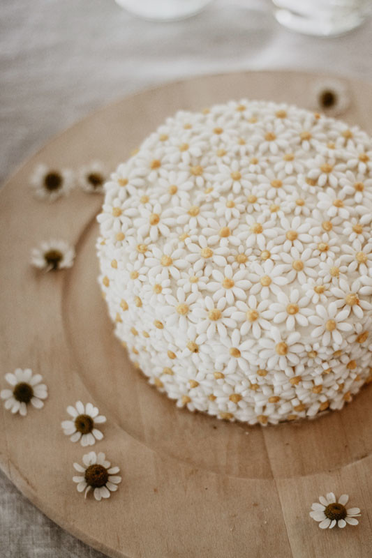 Daisy birthday cake