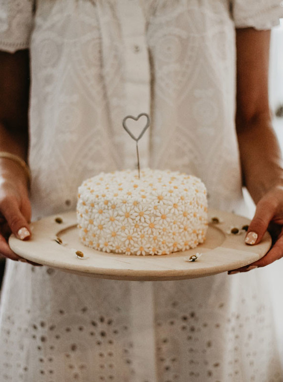 Daisy birthday cake