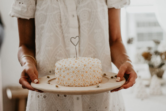 Daisy birthday cake