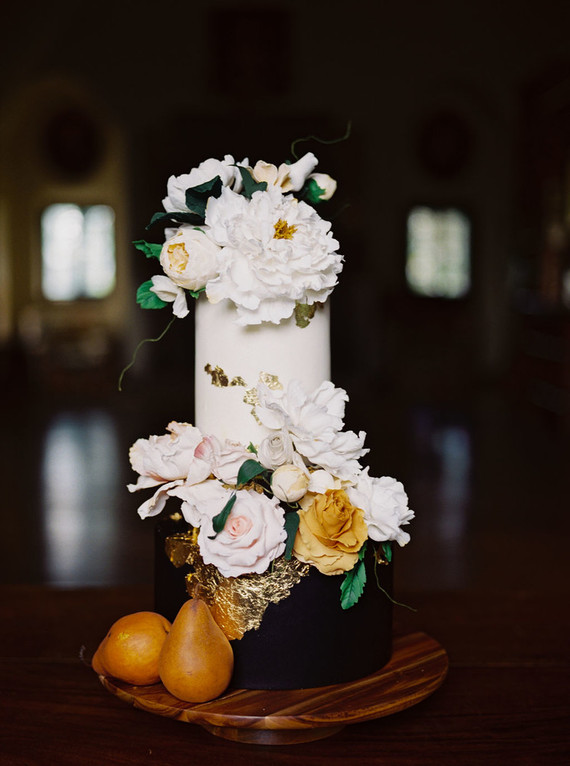 Elegant floral wedding cake