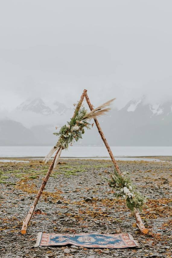 Wedding triangle arch