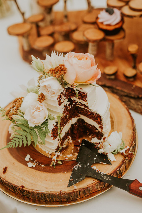 Simple wedding cake