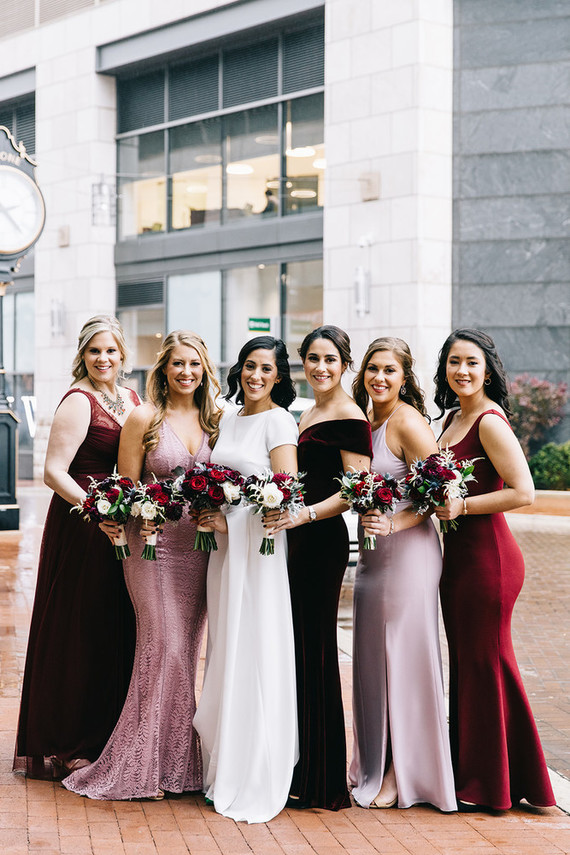 A wintery library wedding with the most magical reception / George Peabody Library