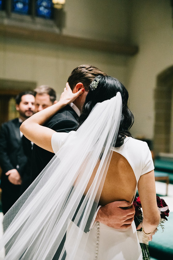 A wintery library wedding with the most magical reception / George Peabody Library