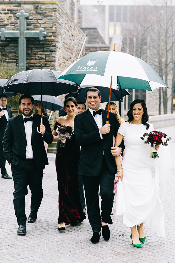 A wintery library wedding with the most magical reception / George Peabody Library