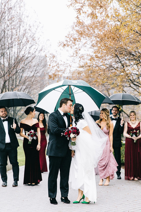 A wintery library wedding with the most magical reception / George Peabody Library