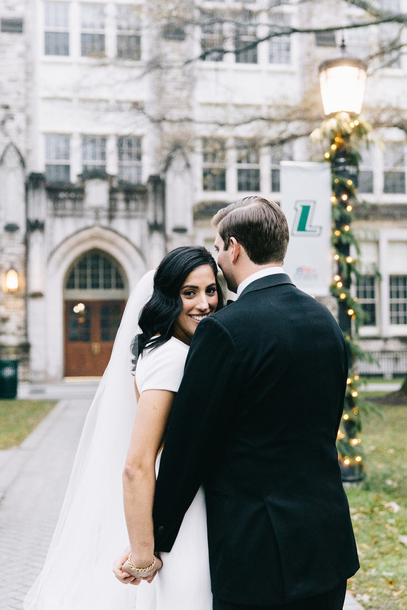 A wintery library wedding with the most magical reception / George Peabody Library