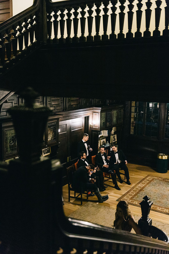 A wintery library wedding with the most magical reception / George Peabody Library