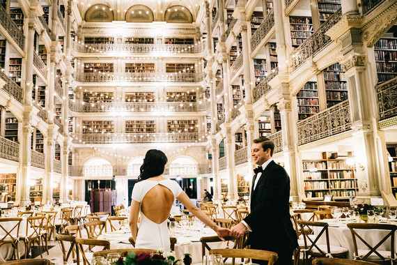 A wintery library wedding with the most magical reception / George Peabody Library