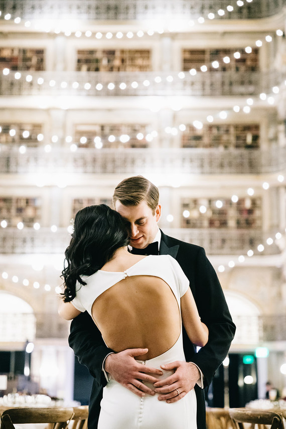 A wintery library wedding with the most magical reception / George Peabody Library Inspiration