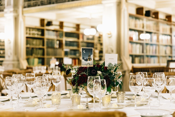 A wintery library wedding with the most magical reception / George Peabody Library