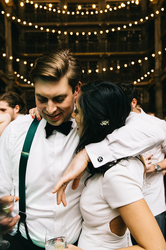 A wintery library wedding with the most magical reception / George Peabody Library