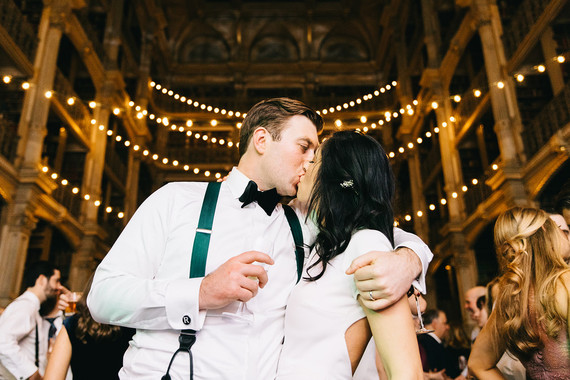 A wintery library wedding with the most magical reception / George Peabody Library