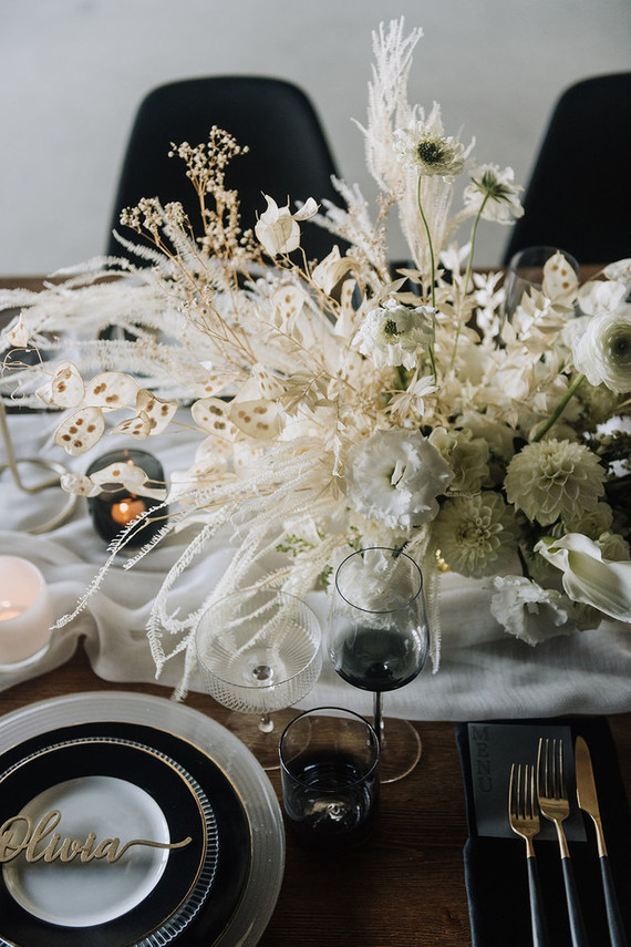Modern white centerpiece Inspiration