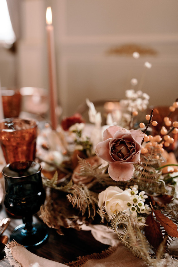 How to design a lush fall wedding at an indoor venue