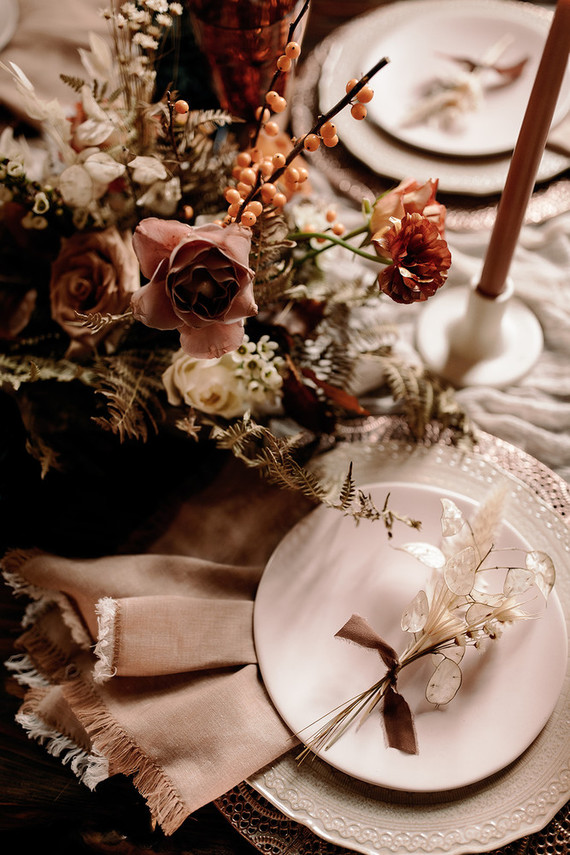 How to design a lush fall wedding at an indoor venue