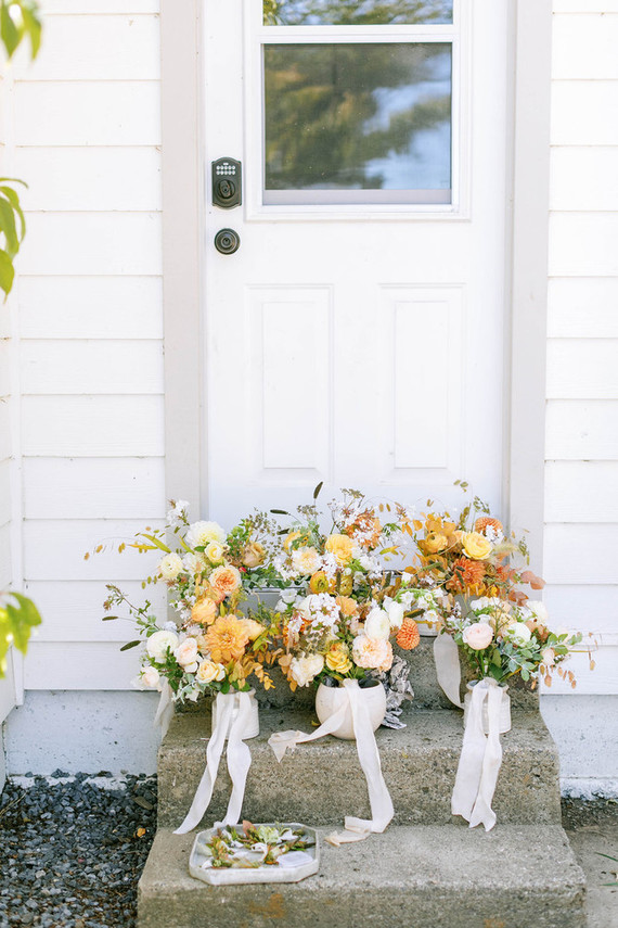 yellow bridesmaids bouquets