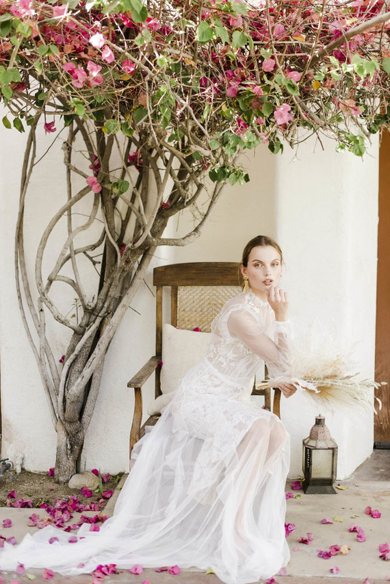 Airy wedding dress