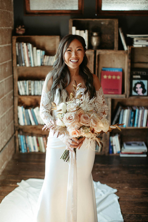 modern Smoky Hollows wedding