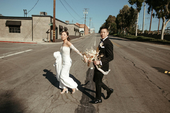 modern Smoky Hollows wedding