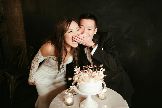 wedding cake cutting