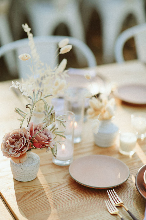 minimalist floral arrangements