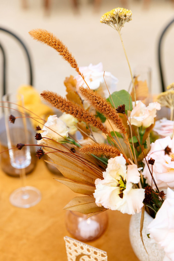 modern wedding florals