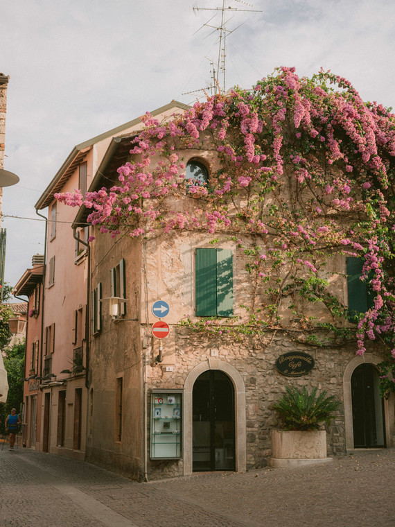 destination wedding at Isola del Garda in Italy