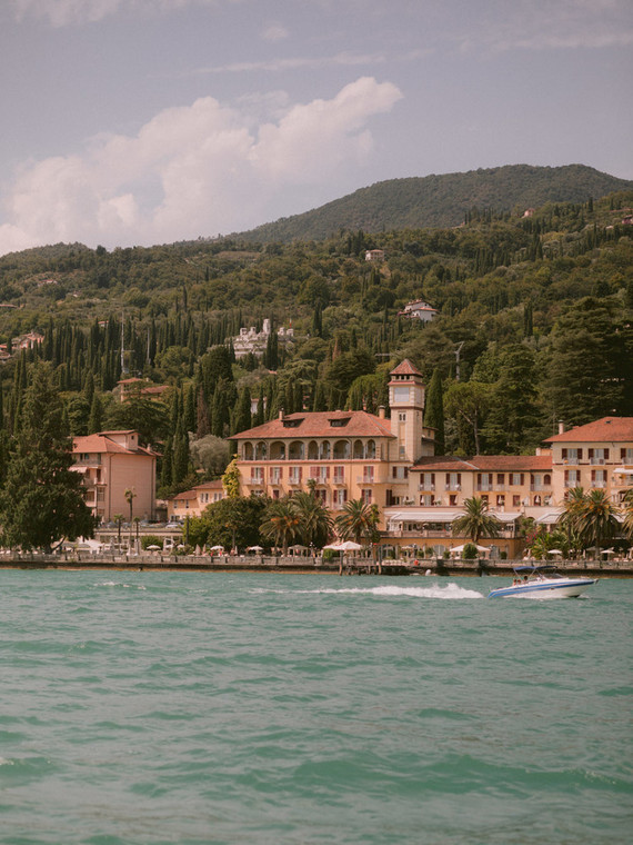 destination wedding at Isola del Garda in Italy