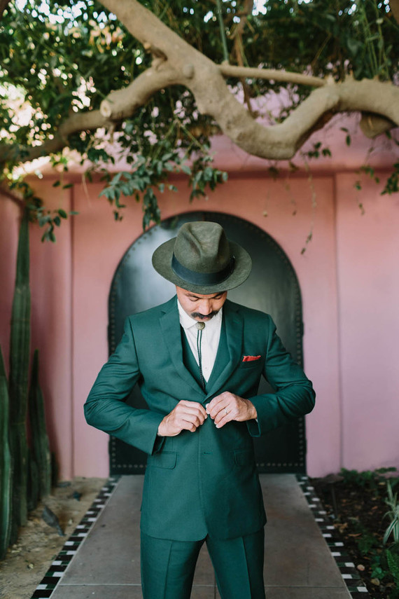 groom with hat