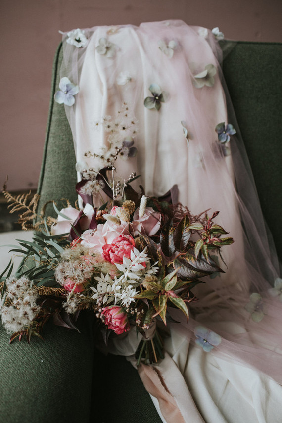 dusty pink wedding flowers