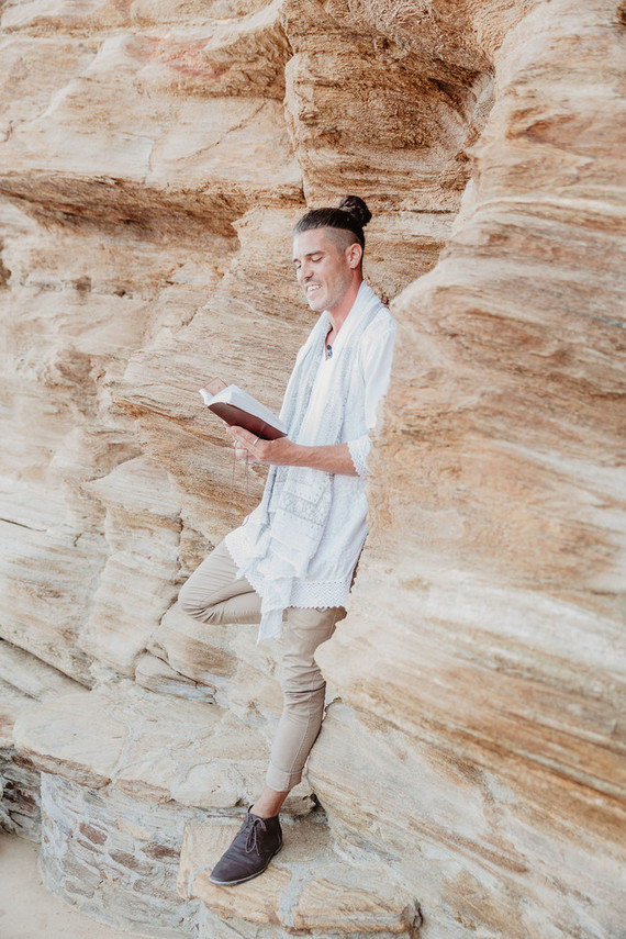Micro wedding on cliffs of Greece